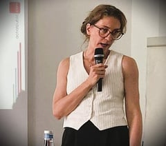 une_23